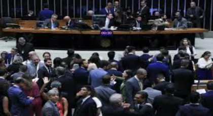 Câmara aprova urgência para suspender decreto do IOF