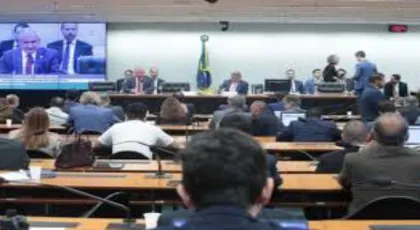 Comissão aprova Orçamento com reajuste a servidores e R$ 50 bi para emendas; texto vai a plenário