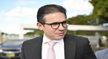 Hugo Motta defende derrubada do IOF no Congresso e nega traição ao governo