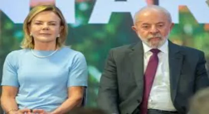 Com aval de Lula, Gleisi anuncia corte de cargos do Centrão